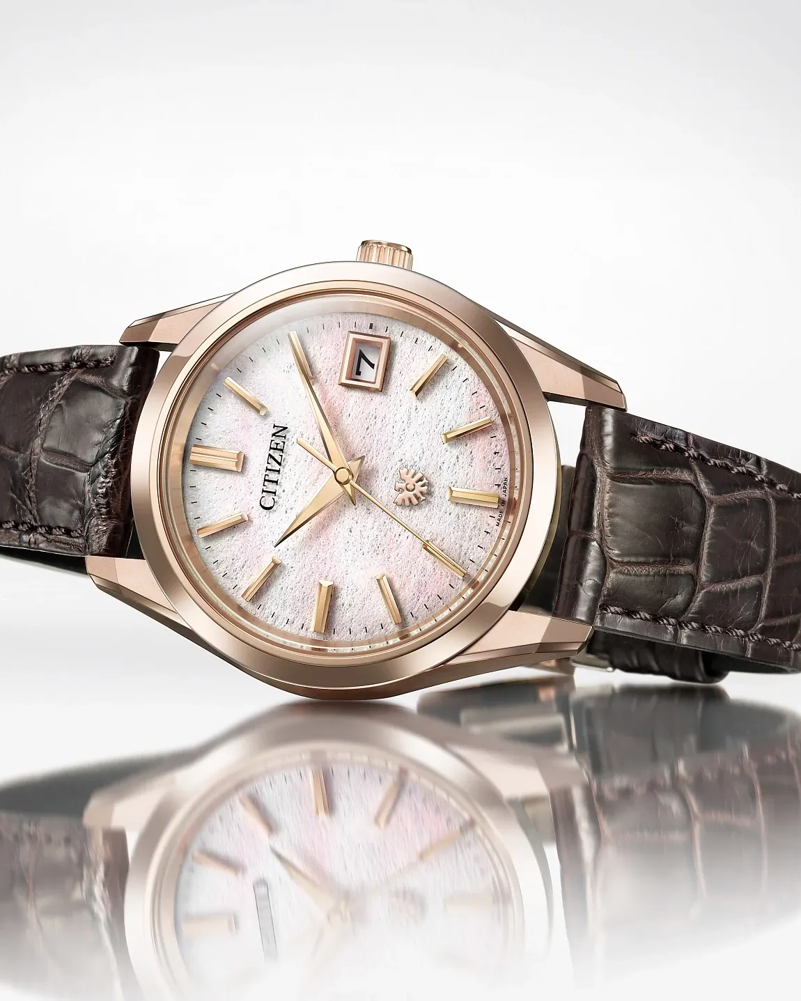 The CITIZEN White Dial Crocodile Strap AQ4106-00A | CITIZEN